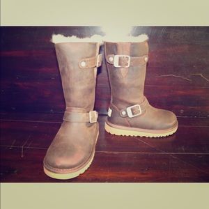 New UGG Kids Kensington Toast Leather Buckle Boots